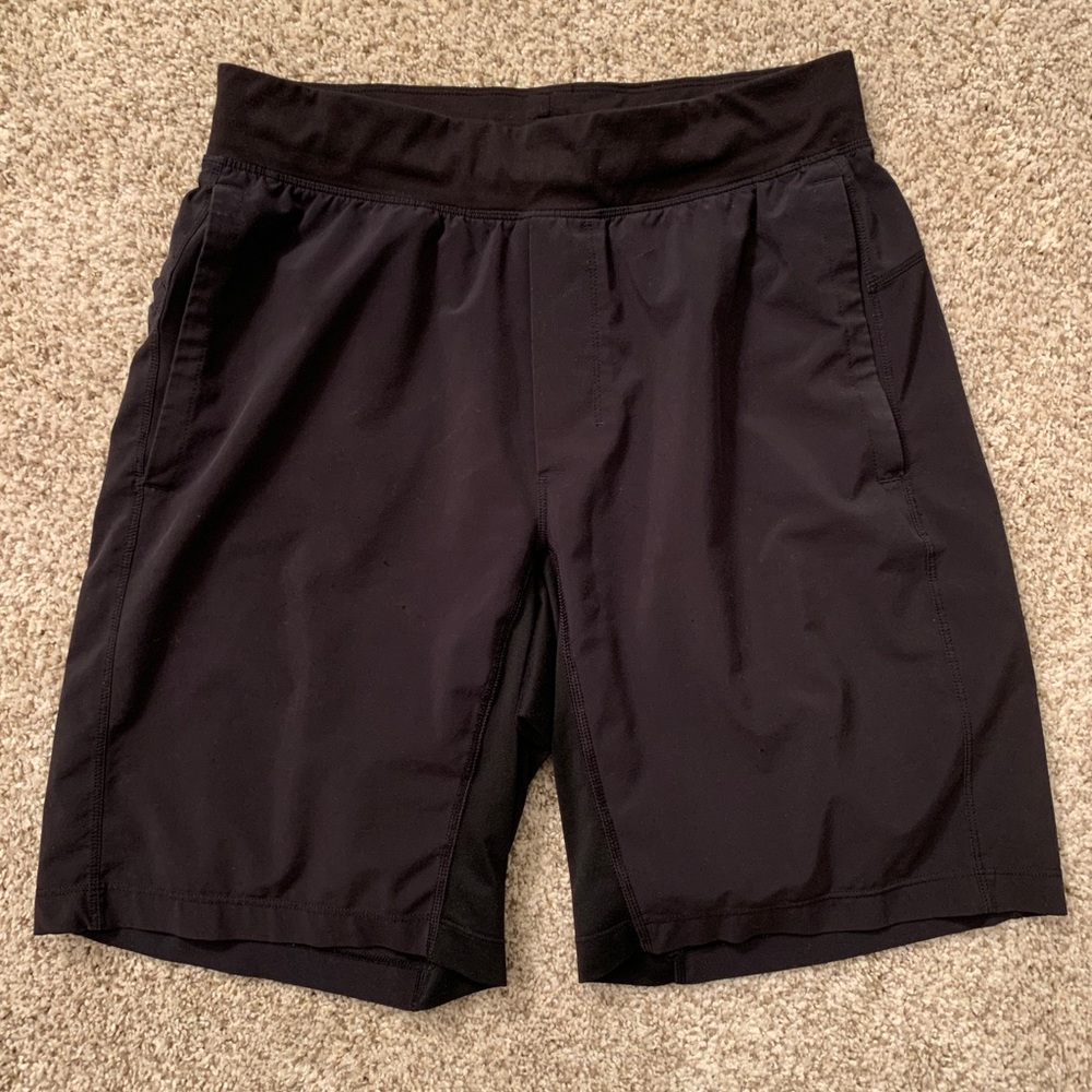 T.H.E Lululemon black men’s shorts